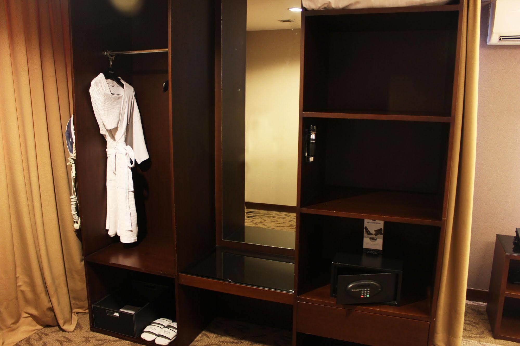 ASTON Pluit Hotel&Residence Jakarta Buitenkant foto